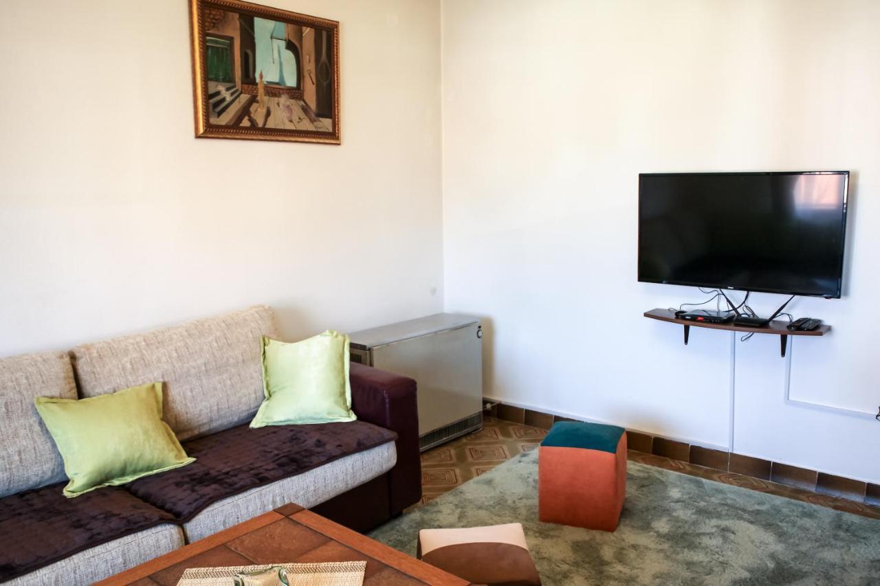 Apartment Dejan Cetinje Bagian luar foto